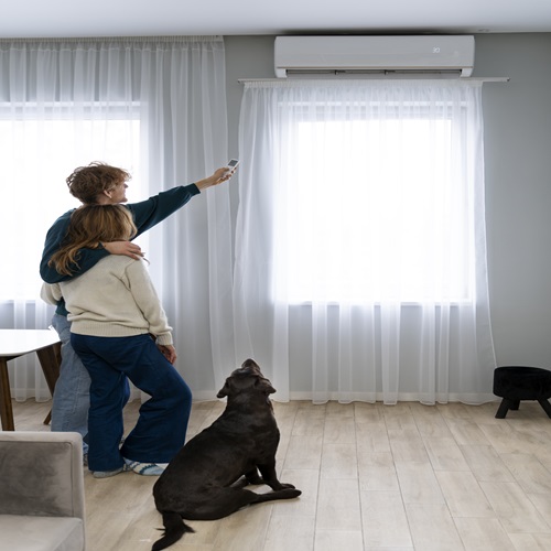 Satisfied customer praising ACWala24x7 for their quick AC repair service